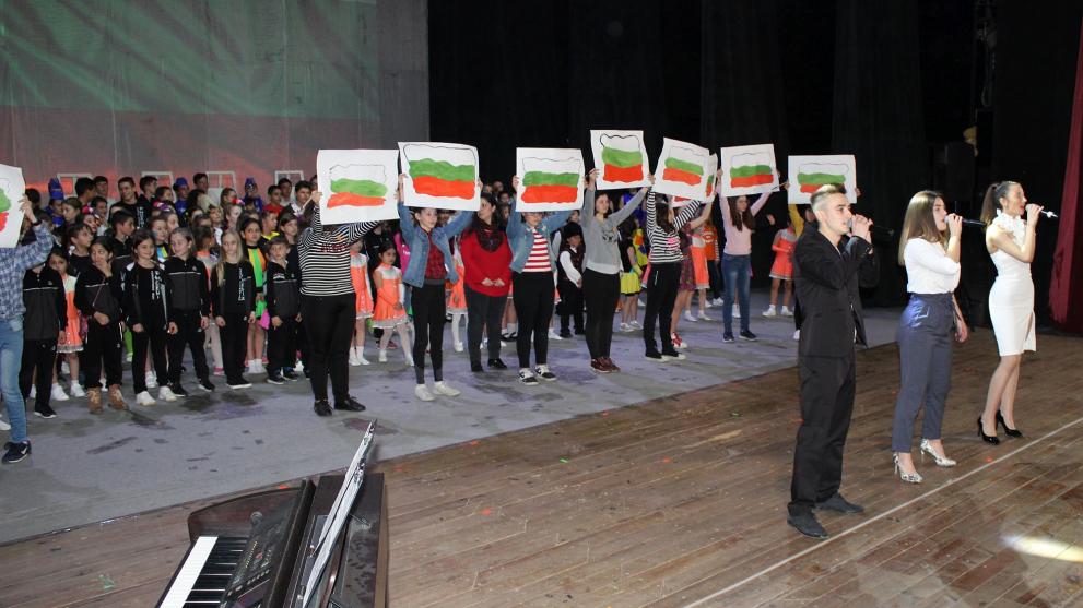 320 пролетни усмивки от ЦРД