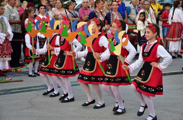 Фолклорен празник във Враца.