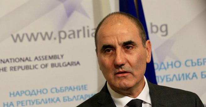 В последното за седмицата пленарно заседание в петък депутатите подлагат