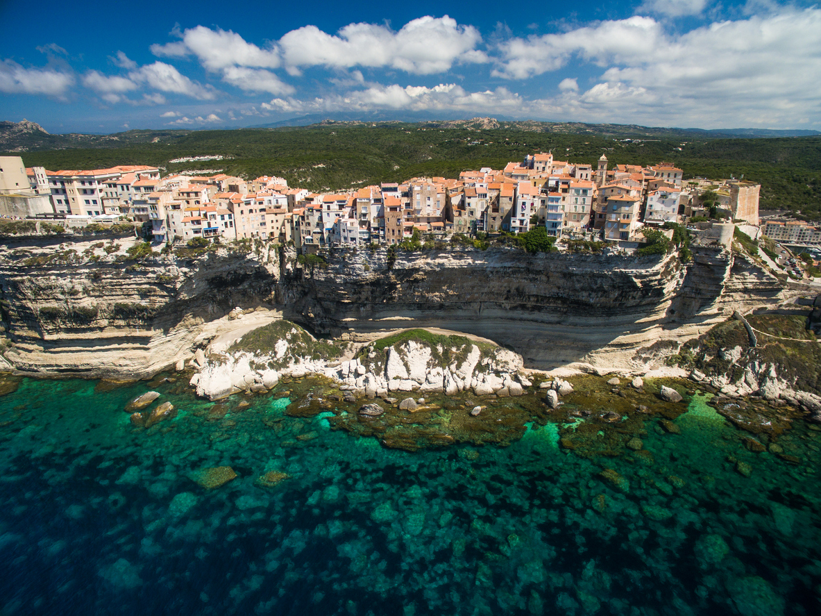 Бонифачо е град в най-южната точка на остров Корсика във френския департамент Corse-du-Sud. Някои вярват, че описаните в Омировата 