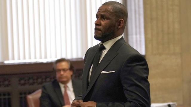Ар Кели пледира невинен по обвиненията за сексуални престъпления