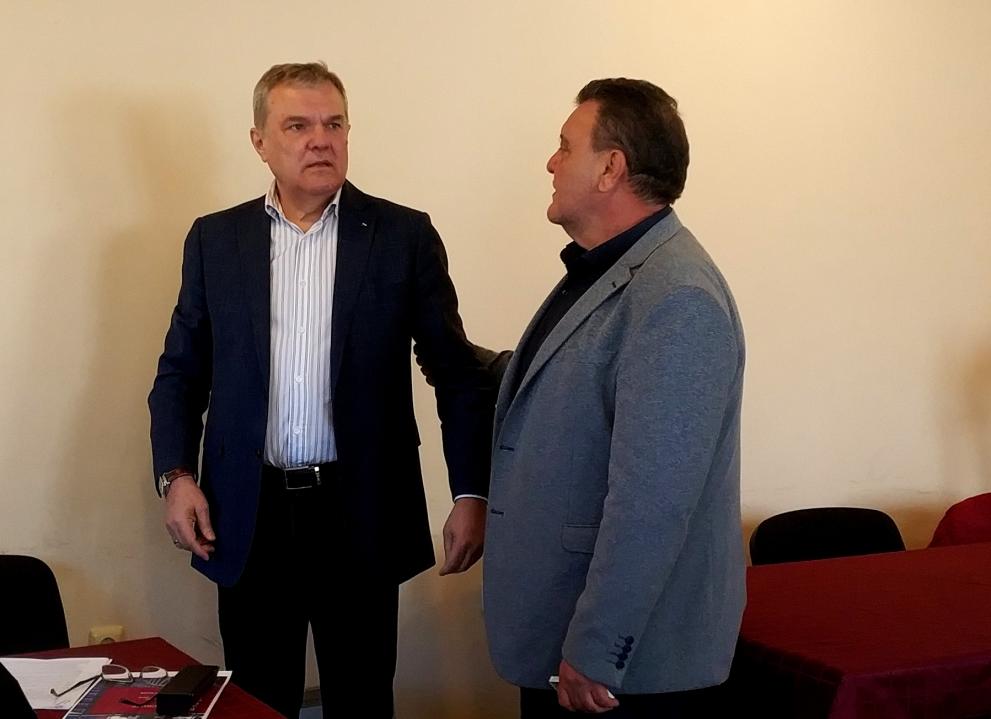 Настояли сме да се каже много категорично, че на българска територия няма да се разполагат ядрени арсенали и няма да се ситуират военни контингенти с атакуващ характер, заяви в Бургас Румен Петков.