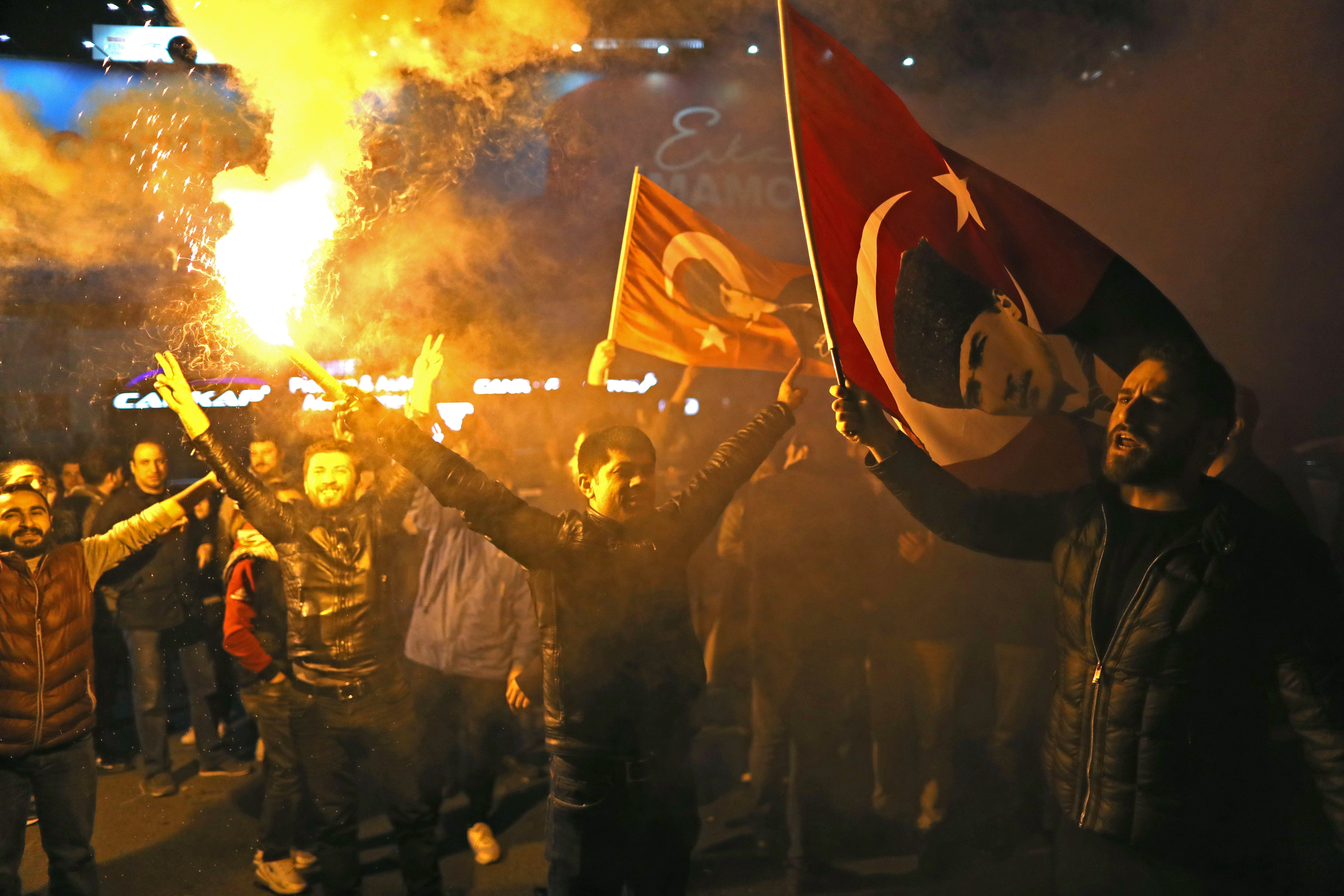 Реджеп Тайип Ердоган претърпя тежък неуспех, след като за първи път насам партията му загуби контрол над столицата Анкара