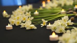 погребение свещ цветя траур