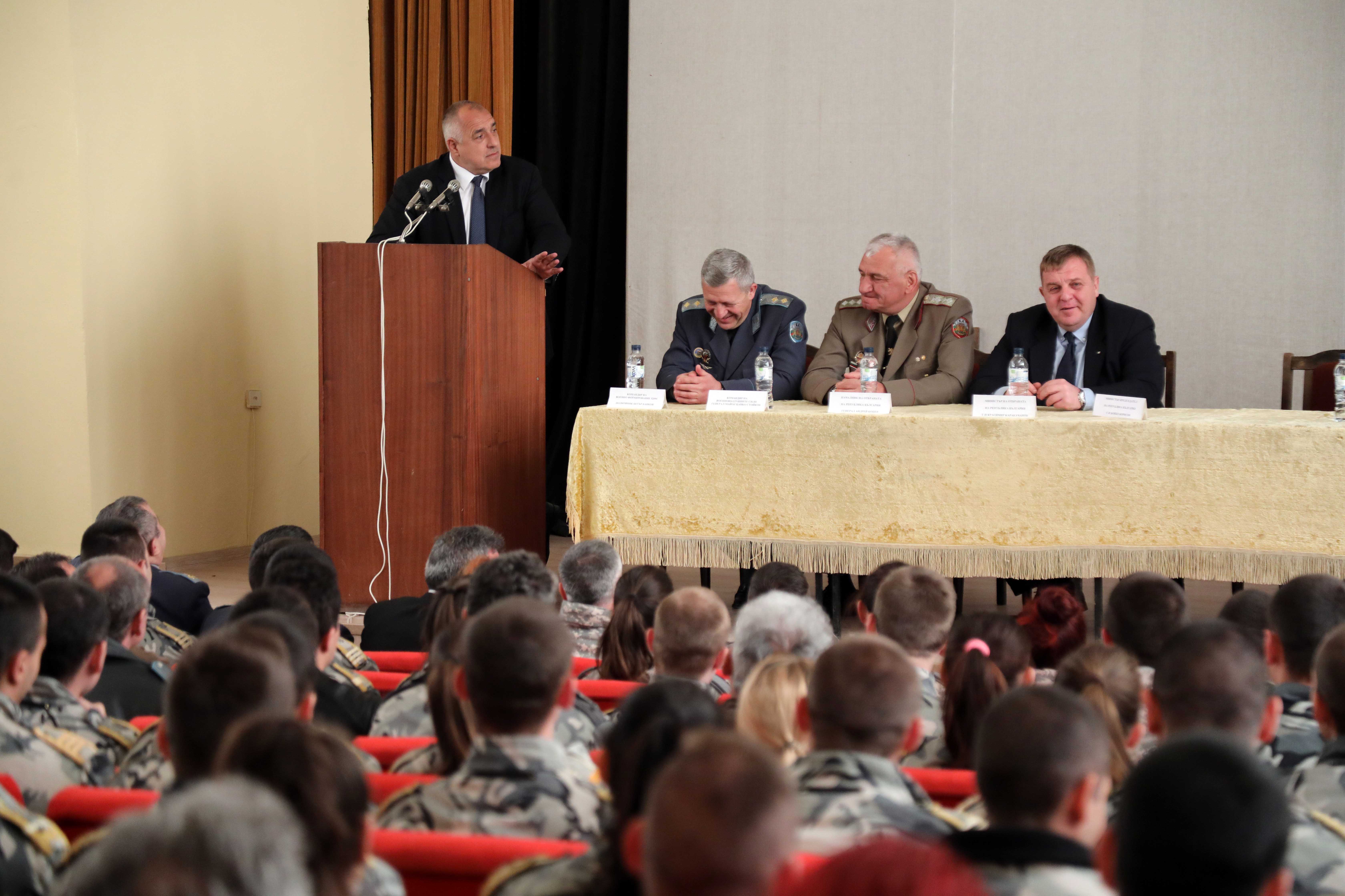 Тази година ще бъдат дадени милиарди за военновъздушните сили, заяви премиерът