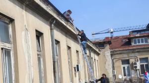 Ремонтират покрива на Националната библиотека