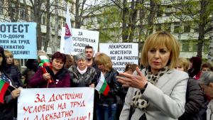 Мая Манолова протест болница Враца