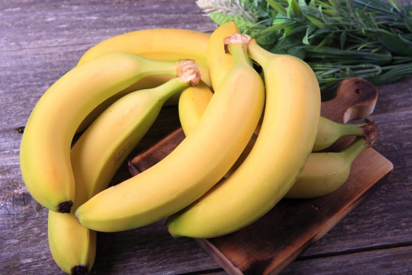 <p><strong>Никога не съхранявйте бананите в хладилника</strong> - Вярно е, че обелката им ще стане кафява изключително бързо, но това няма да навреди на вътрешността на плода. Ако искате да имате пресни банани за по-дълго време, оставете ги в хладилника.</p>