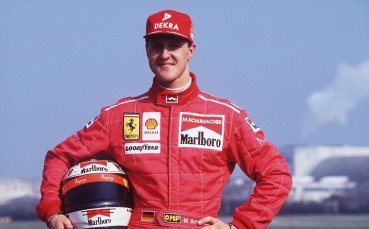 Михаел Шумахер гледа състезания от Формула 1 по телевизията и