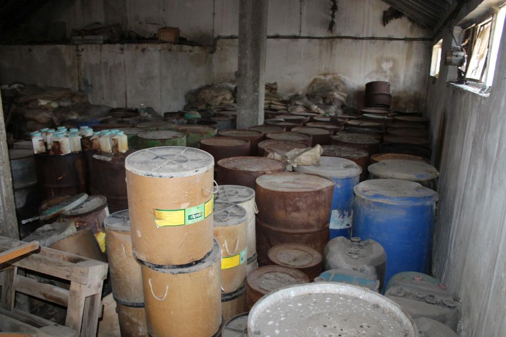 Обезвреждат 180 тона пестициди, останали от ТКЗС-тата в седем склада в Разградско