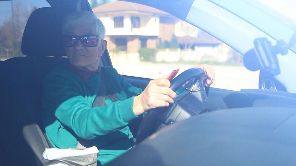 Станка Василева смята, че възрастните шофьори са по-внимателни.