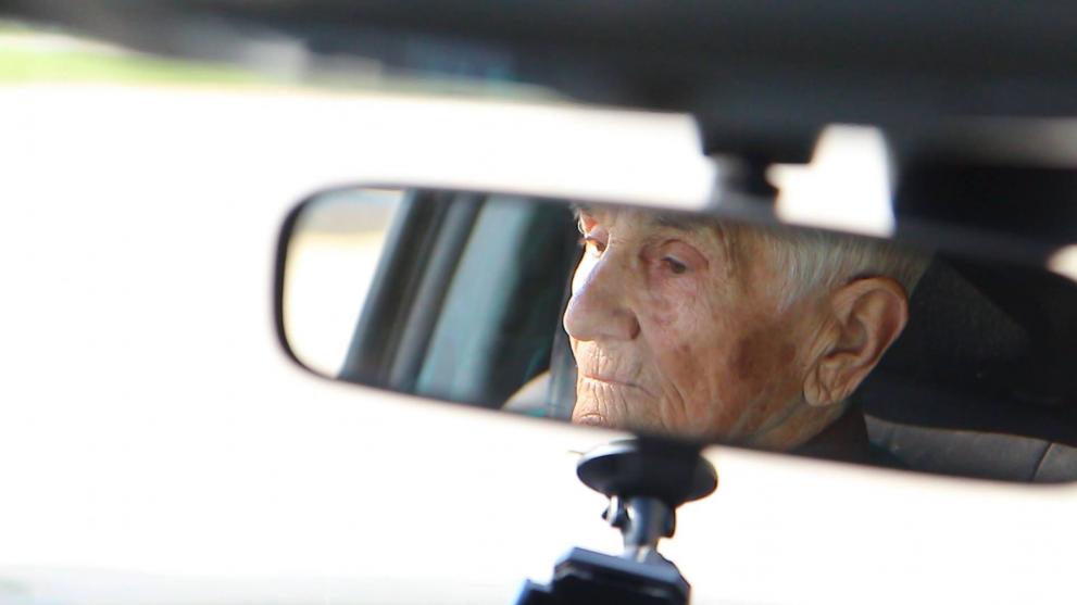 Станка Василева смята, че възрастните шофьори са по-внимателни.