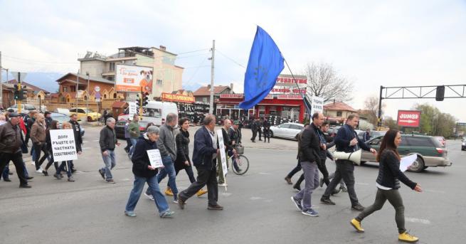 Жителите на столичния квартал Горубляне излязоха за поредна неделя на