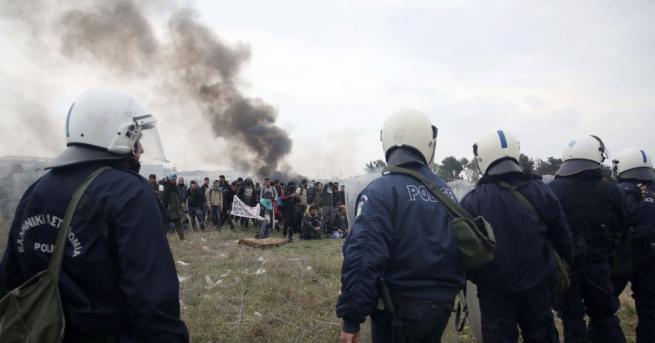 На границата с Турция са задържани 206 нелегални имигранти за