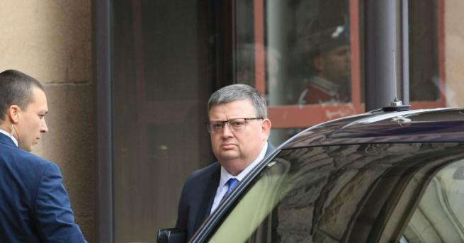 Главният прокурор Сотир Цацаров отправи сигнал до Инспектората на Висшия