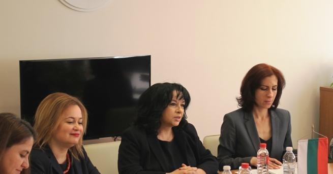 Министърът на енергетиката на България Теменужка Петкова и министърът на