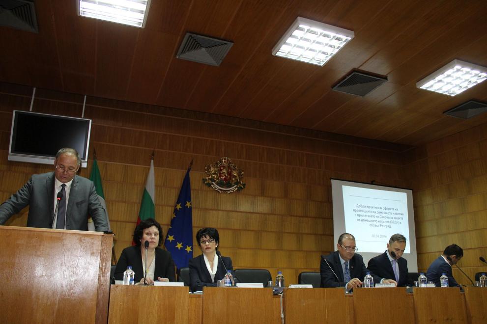 Депутат и зам.-министър похвалиха първия Областен съвет за превенция на домашното насилие