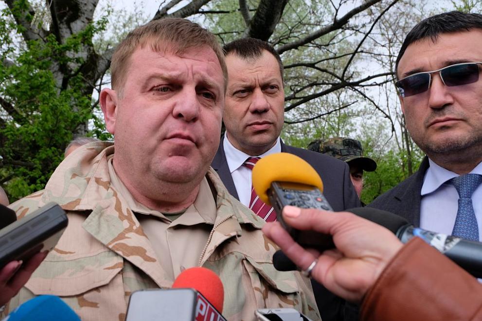 Министърът на отбраната Красимир Каракачанов и вътрешният министър Младен Маринов