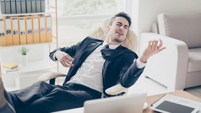 Слушайте музика на работното място