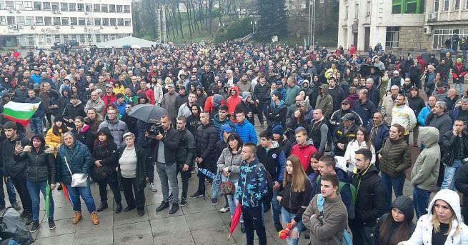 Поредна вечер на недоволство и протести в Габрово заради насилието