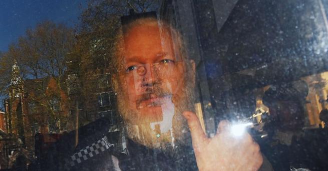 Основателят на сайта Уикилийкс Джулиан Асандж прекара 2487 дни в