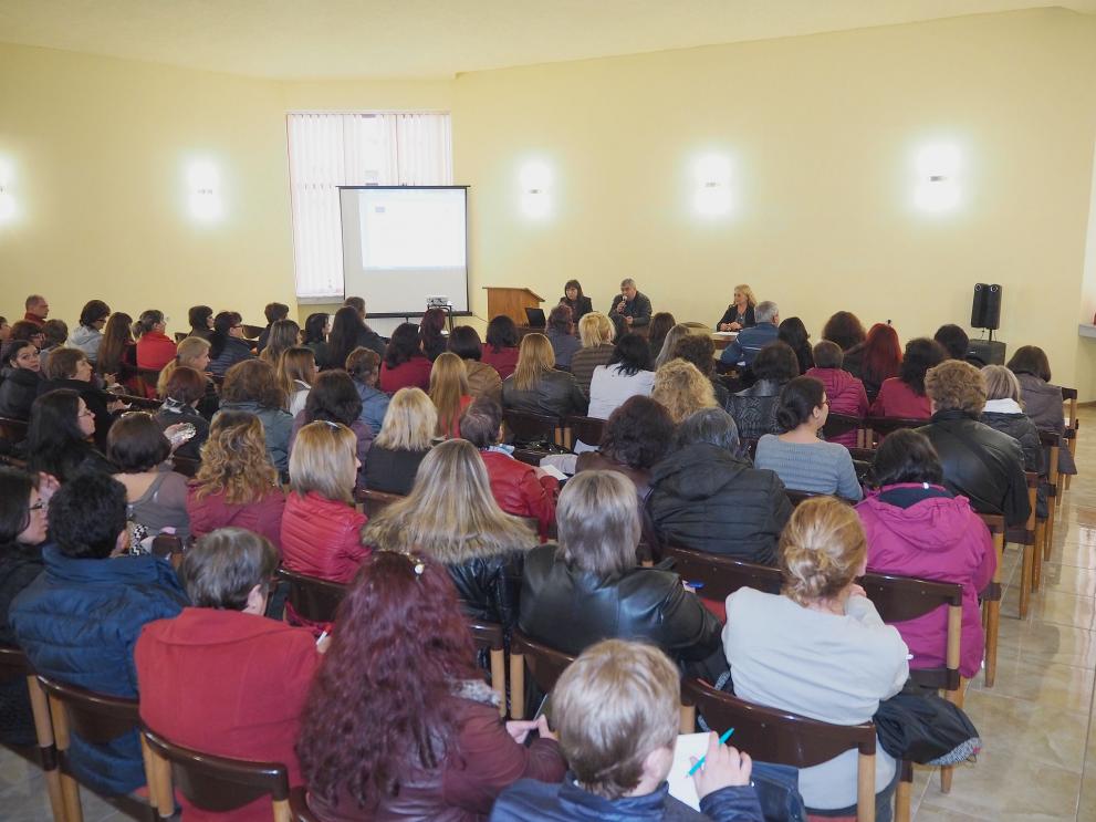 454 педагози от Разградско са обучени миналата година на  иновативни методи в преподаването и позитивна училищна среда, квалификациите продължават