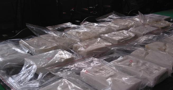 Малко над 25 кг е кокаинът намерен вчера на брега