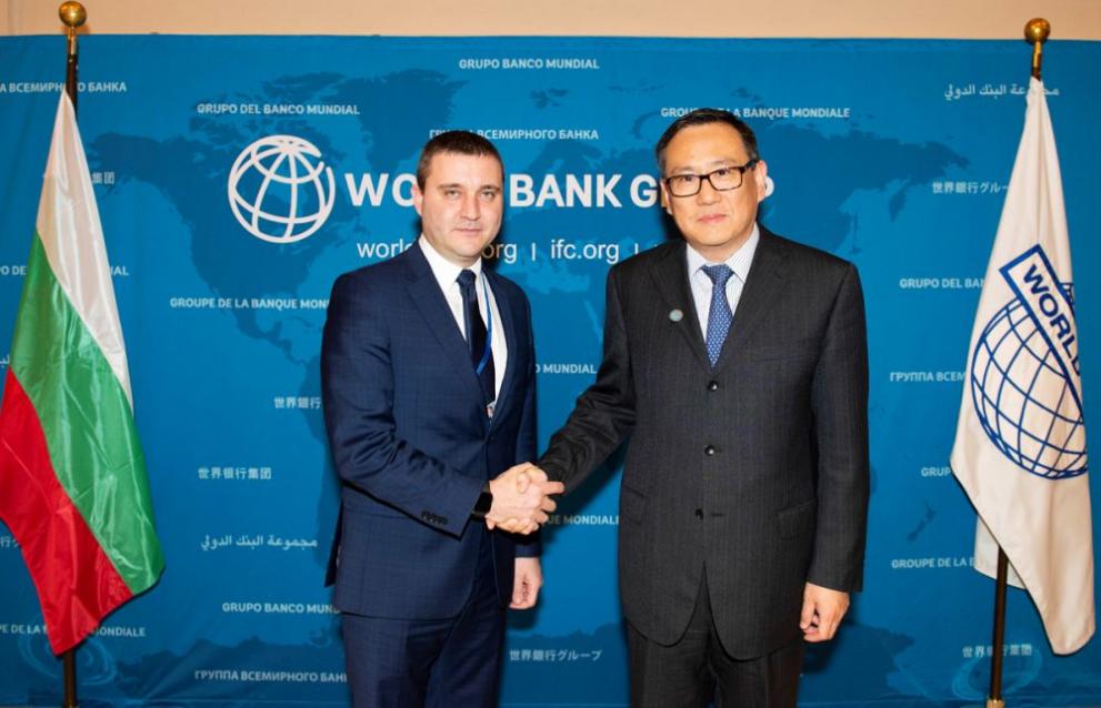Министърът на финансите Владислав Горанов управляващият и главен административен директор на Групата на Световната банка Шаолин Янг