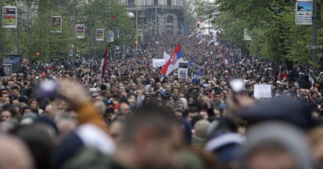 Хиляди граждани от цяла Сърбия се събраха в центъра на