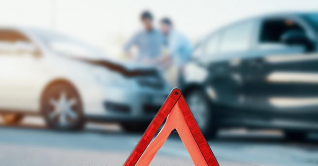 България Двама младежи загинаха на пътя Хасково Димитровград Лек автомобил с