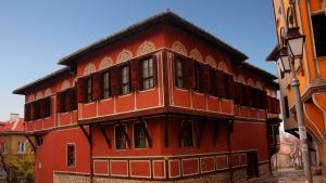 Жива цветна инсталация възпроизвежда Балабанова къща в Стария град