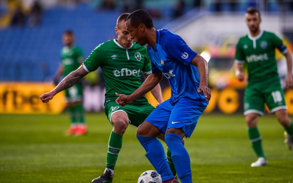 Голямото дерби на 34-ия кръг на Първа лига противопоставя отборите