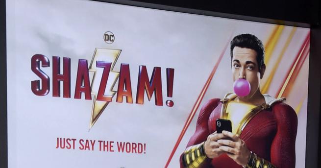 Безгрижната приказка за супергерои Shazam се задържа на челно място
