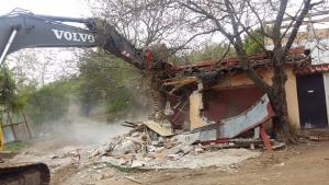 незаконни къщи