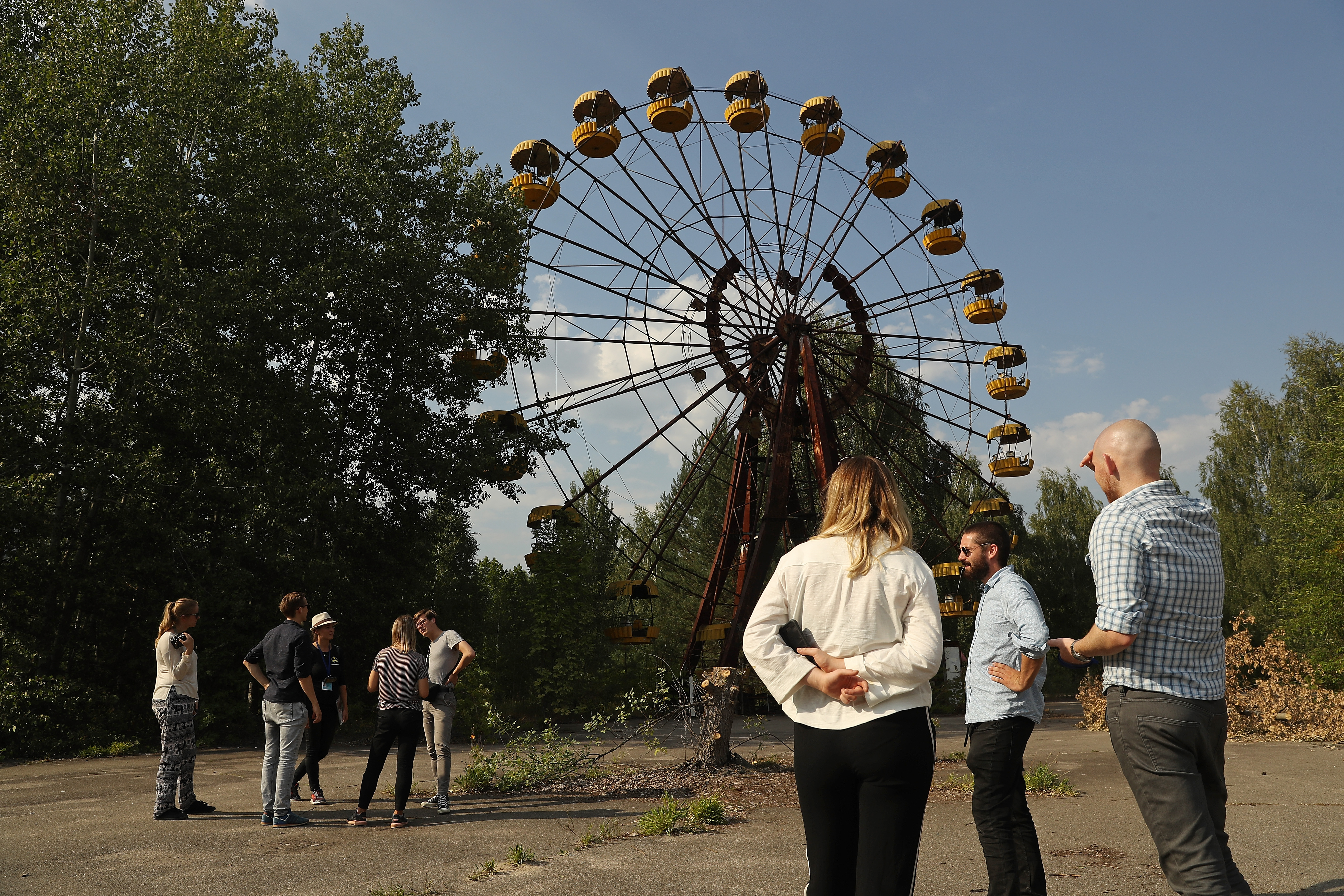 Някогашното място на едно от най-големите бедствия в света все повече се превръща в популярна туристическа дестинация. Миналата година около 70 000 туристи са посетили изоставения район в Украйна. Но с много туристи идва и проблемът с много боклуци, оставен от тях