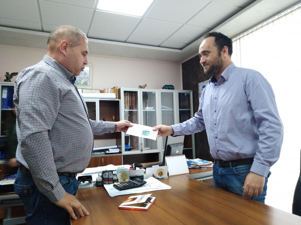 Депутатът Йордан Апостолов награди АГ- отделението на МБАЛ - Добрич и неговият началник д-р Ивайло Петев