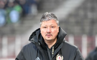 Старши треньорът на ЦСКА Любослав Пенев говори пред DIEMA