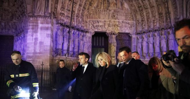 Френският президент Еманюел Макрон обеща че парижката катедрала Нотр Дам