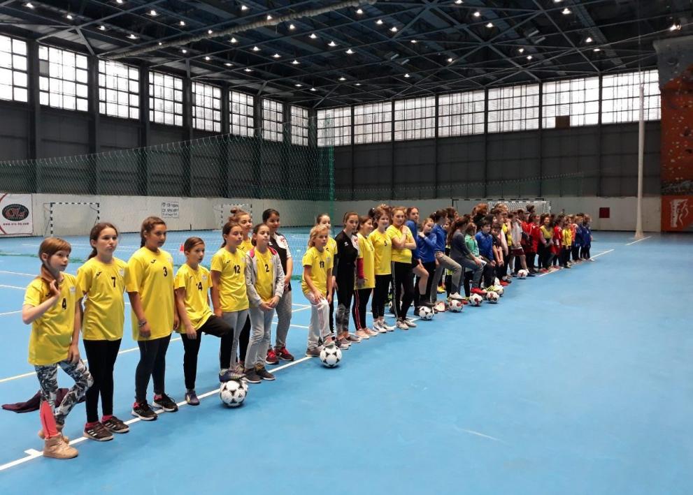 7 училища се включиха във Великденския турнир по футбол за девойки