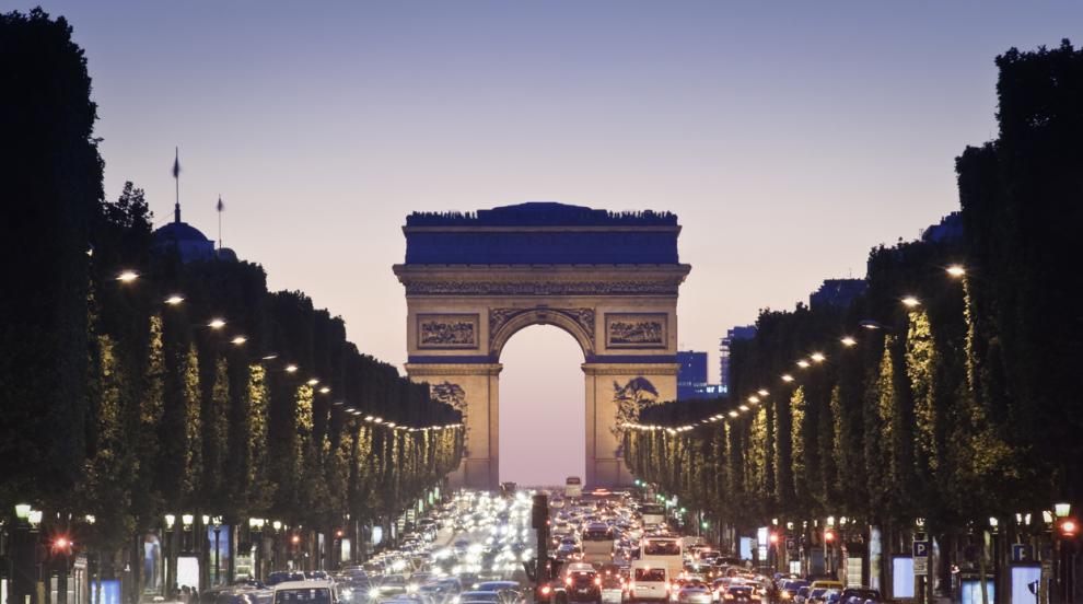 Стрелба до Триумфалната арка - полицай простреля въоръжен нападател