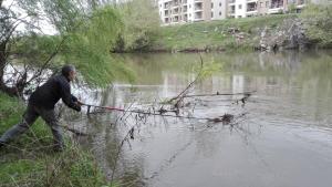 Събраха над 100 чувала с боклук от брега на Марица