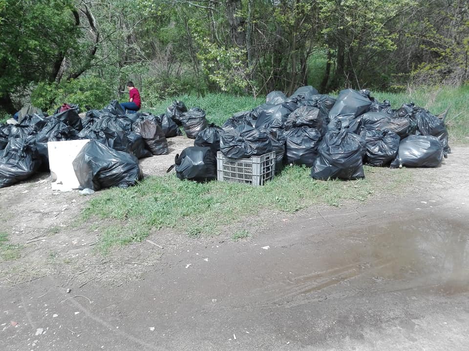 Събраха над 100 чувала с боклук от брега на Марица