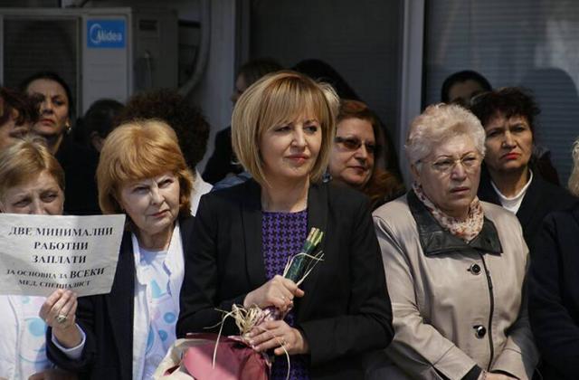 Мая Манолова