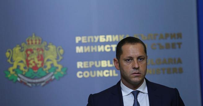 Заместник министърът на икономиката Александър Манолев подаде оставка пред министър председателя Бойко