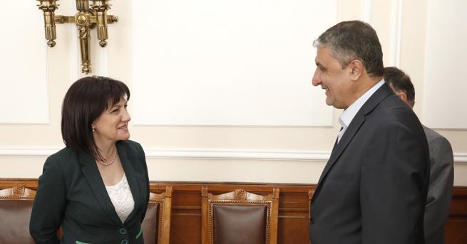 Председателят на Народното събрание Цвета Караянчева разговаря с министъра на