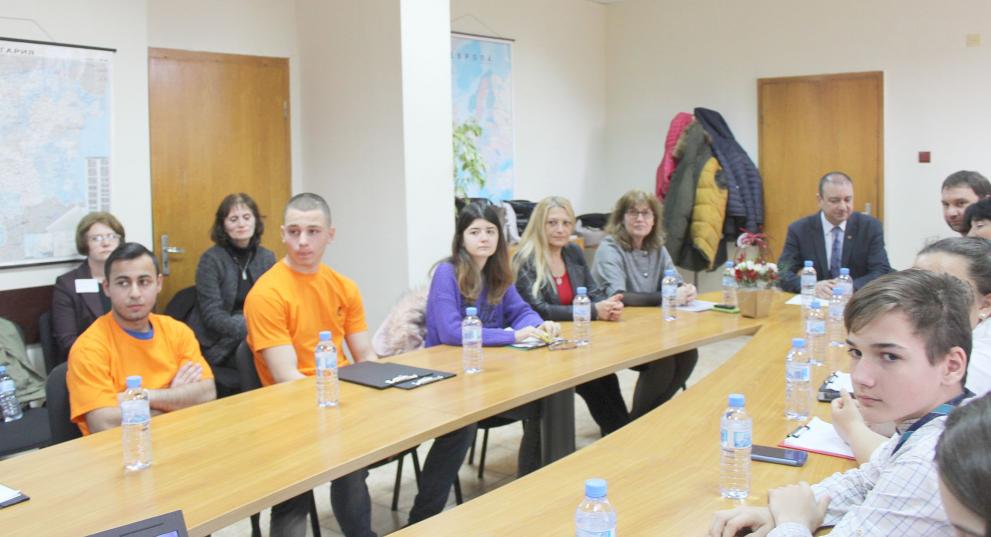 Тийнейджъри представиха доклади на конференция за българските учени