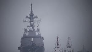 Китайските военни твърдят че американски военен кораб е навлязъл незаконно