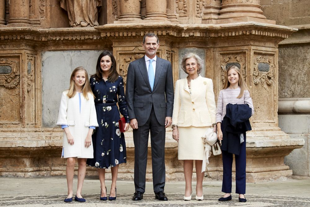 Крал Фелипе VI и кралица Летиция, придружени от двете си дъщери - принцесите Леонор и София, присъстваха на Великденската маса в катедралата на Палма де Майорка.