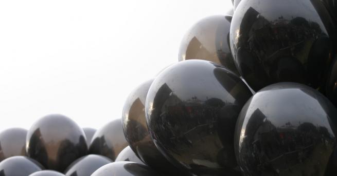 92 черни балона ще бъдат пуснати в небето на 22