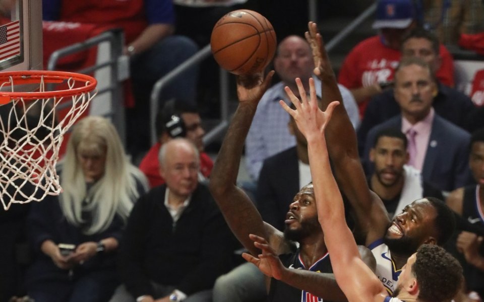 Голдън Стейт постигна третата си победа в плейофната серия от